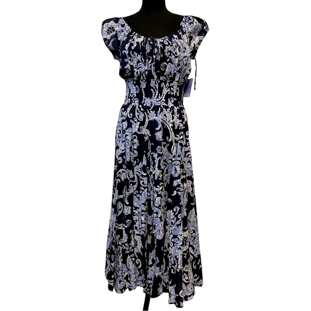 Hot in Hollywood. Beautiful flowy dress.